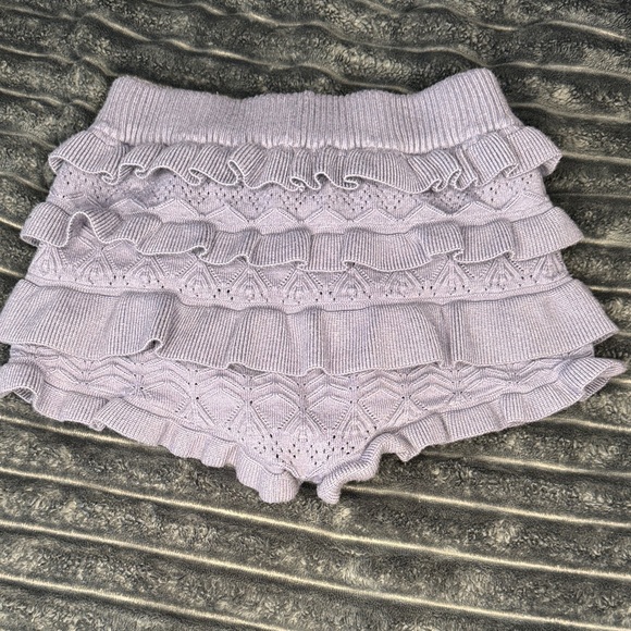 Edikted Ruffled Knit Shorts - Picture 3 of 3